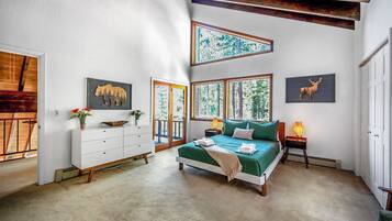 3 bedrooms, desk, iron/ironing board, free WiFi