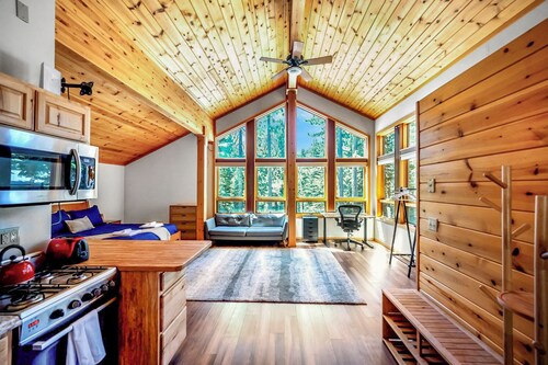 Your Peaceful Getaway - Lake Tahoe Luxury Chalet w/ Gym & Theater