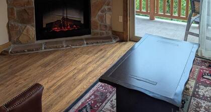 Branson Woods Resort. Charming 2-bedroom condo. #2