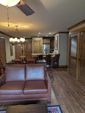 Interior - Branson Woods Resort. Charming 2-bedroom condo. #2 (Branson)