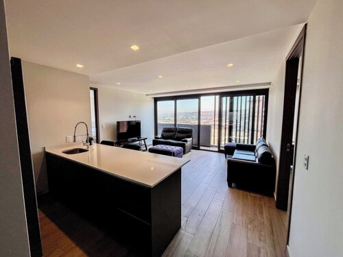 Business, shopping and relaxation. Cozy apartment in Peninsula Tijuana