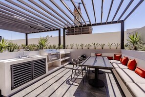 Outdoor dining - Business, shopping and relaxation. Cozy apartment in Peninsula Tijuana (Tijuana)