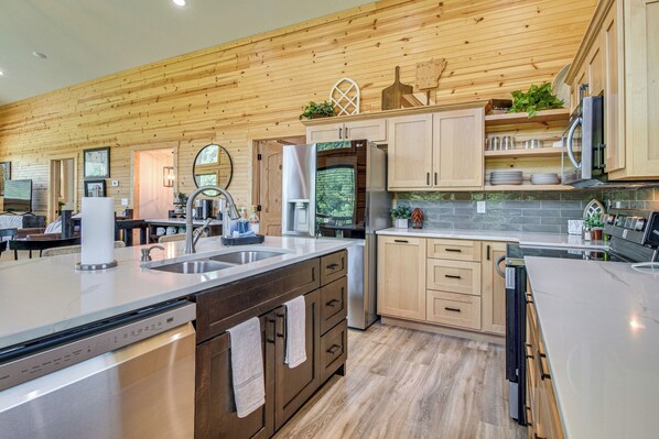 Fridge, microwave, stovetop, dishwasher