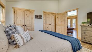 3 bedrooms, iron/ironing board, internet, bed sheets