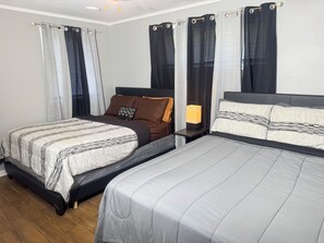 2 habitaciones, tabla de planchar con plancha, wifi y ropa de cama