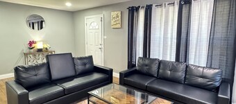 Entire Cozy Home + Free Wifi + Free Parking / Central location nearby freeway