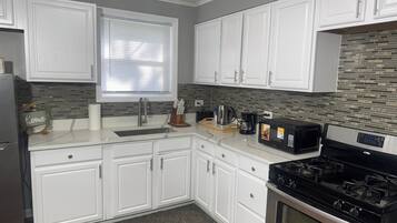 Mikroaaltouuni, uuni, liesi, astianpesukone