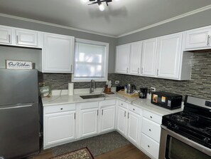 Microondas, horno, placa de cocina, lavavajillas