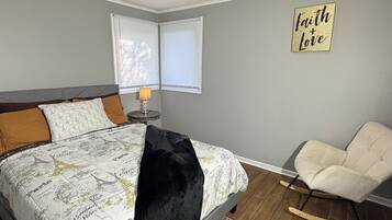 2 makuuhuonetta, silitysrauta/-lauta, Wi-Fi, vuodevaatteet