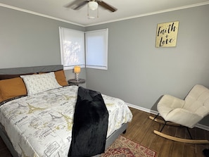 2 habitaciones, tabla de planchar con plancha, wifi y ropa de cama