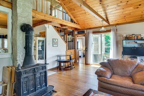 < 1 Mi to Beaches: Home w/ Deck in Oak Bluffs