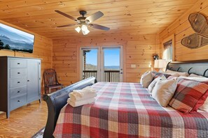 4 habitaciones, tabla de planchar con plancha y cuna de viaje 