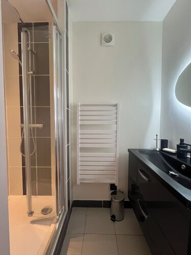 MAISON ENTIERE 2 CHAMBRES AVEC JARDIN 4 ADULDES UN ENFANT