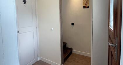 MAISON ENTIERE 2 CHAMBRES AVEC JARDIN 4 ADULDES UN ENFANT