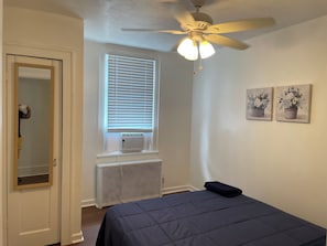 2 bedrooms, internet, bed sheets