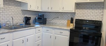 Large 2-bedroom apartment / 1 Bath in nice Pittsburgh with AC