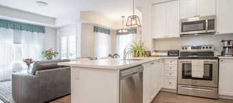 Charming 2-bedroom in wonderful Clarington with AC