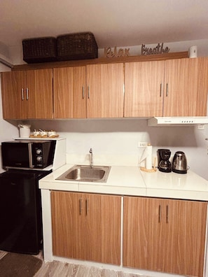Fridge, microwave, stovetop, coffee/tea maker