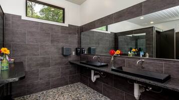 Cabin Deluxe, quang cảnh sông | Phòng tắm