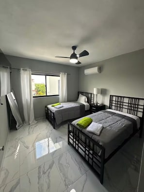 4 bedrooms, iron/ironing board, WiFi, bed sheets
