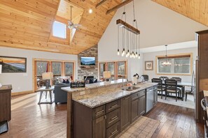 Smart TV, fireplace, video library, stereo