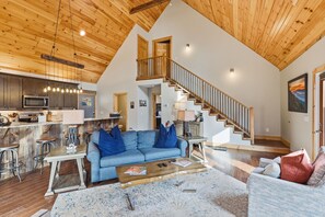 Smart TV, fireplace, video library, stereo