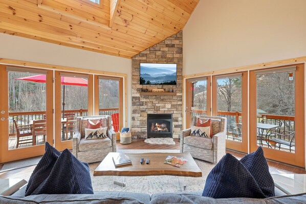 Smart TV, fireplace, video library, stereo