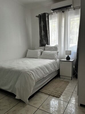 Ferros/tábuas de passar roupa, Wi-Fi, roupa de cama
