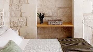 1 camera, ferro/asse da stiro, Wi-Fi, lenzuola