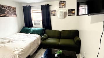 1 habitación, tabla de planchar con plancha, wifi gratis y ropa de cama