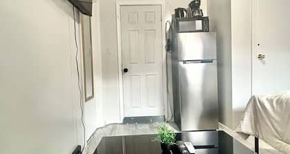 Exclusive private room with private bathroom. Private entry.Close to NYC/Airport