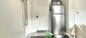 Exclusive private room with private bathroom. Private entry.Close to NYC/Airport