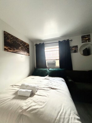 1 bedroom, iron/ironing board, free WiFi, bed sheets