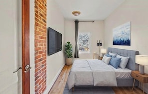 3 bedrooms, iron/ironing board, WiFi, bed sheets