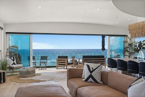 TV - BEACHFRONT BOHO DREAM SLEEPS 20! Luxury 8 Bedroom 9 Bath Home Steps from Water (Oceanside)