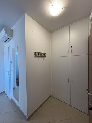 Interior - Sea Aldebaran Dalmatia. Terrace, sea view and private parking. (Primošten)