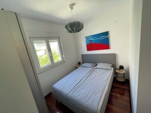 2 makuuhuonetta, silitysrauta/-lauta, Wi-Fi, vuodevaatteet