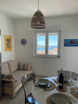 Dining - Sea Aldebaran Dalmatia. Terrace, sea view and private parking. (Primošten)