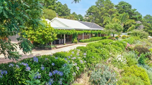 Monkey Gully Retreat - Pool - Mansfield - Sleeps 9