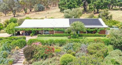 Monkey Gully Retreat - Mansfield - Sleeps 9