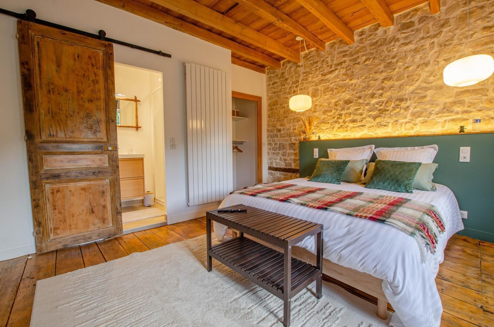 4 makuuhuonetta, vauvan matkasänky, ilmainen Wi-Fi