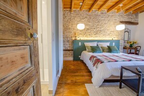4 bedrooms, travel cot, free WiFi