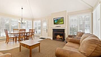 Télévision, cheminée