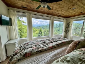 3 bedrooms, desk, iron/ironing board, travel cot