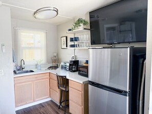 Fridge, microwave, stovetop, cookware/dishes/utensils