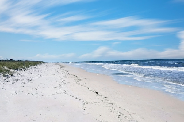 Chaises longues, serviettes de plage