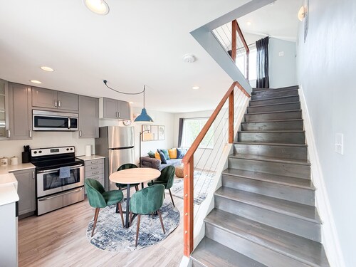 Cozy bed & breakfast in charming Washington with Free parking.