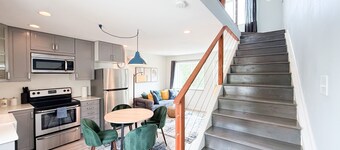 Cozy bed & breakfast in charming Washington with Free parking.