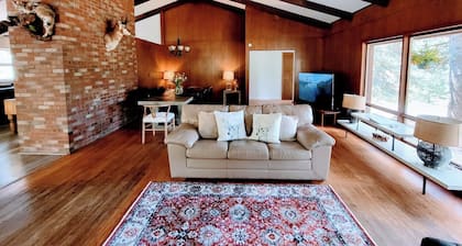 Casa Verde, near Rocky mountain national Park, fishing in private water,dogs OK!