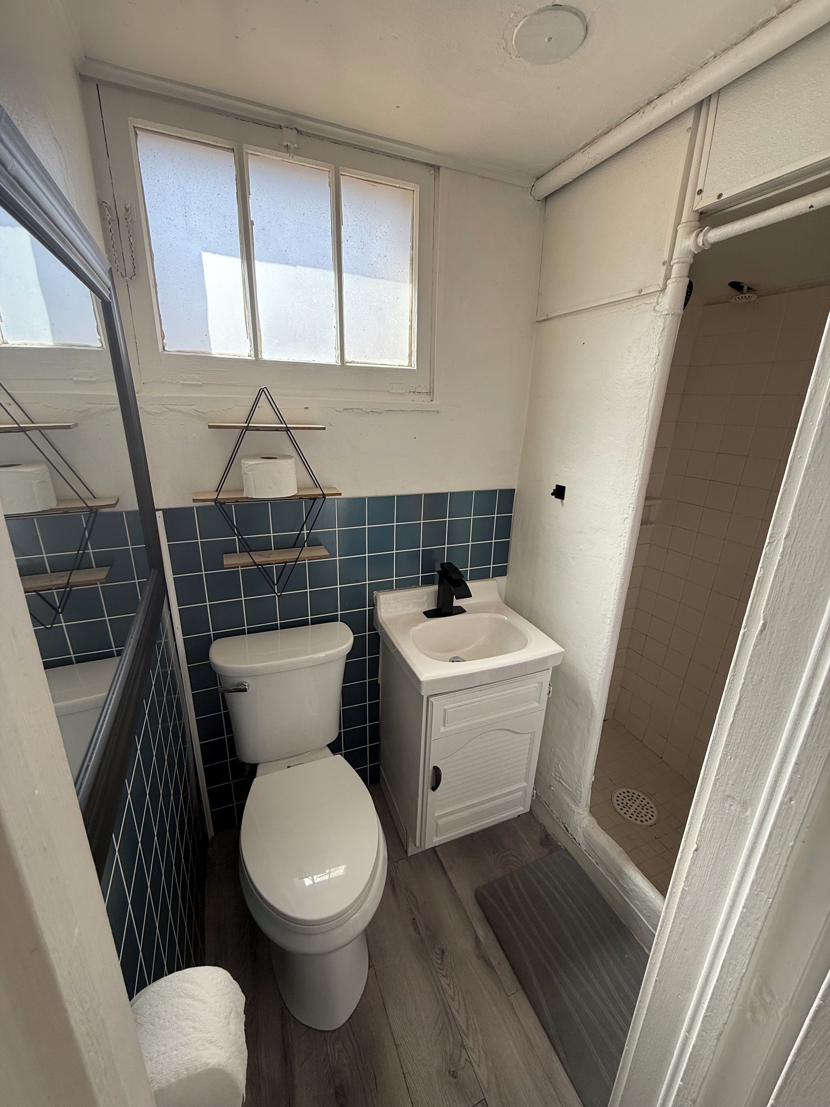 Serviettes fournies, savon, papier toilette